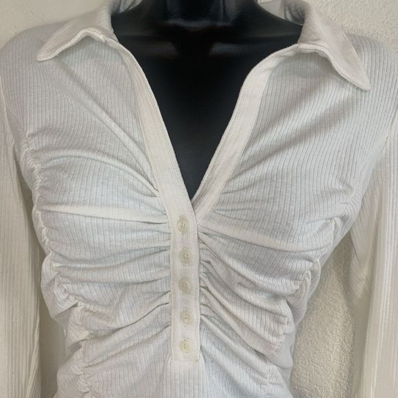 Urban Outfitters Top Size M Ivory Ribbed Button Ruche Placket Long Sleeve Collar - Picture 3 of 11